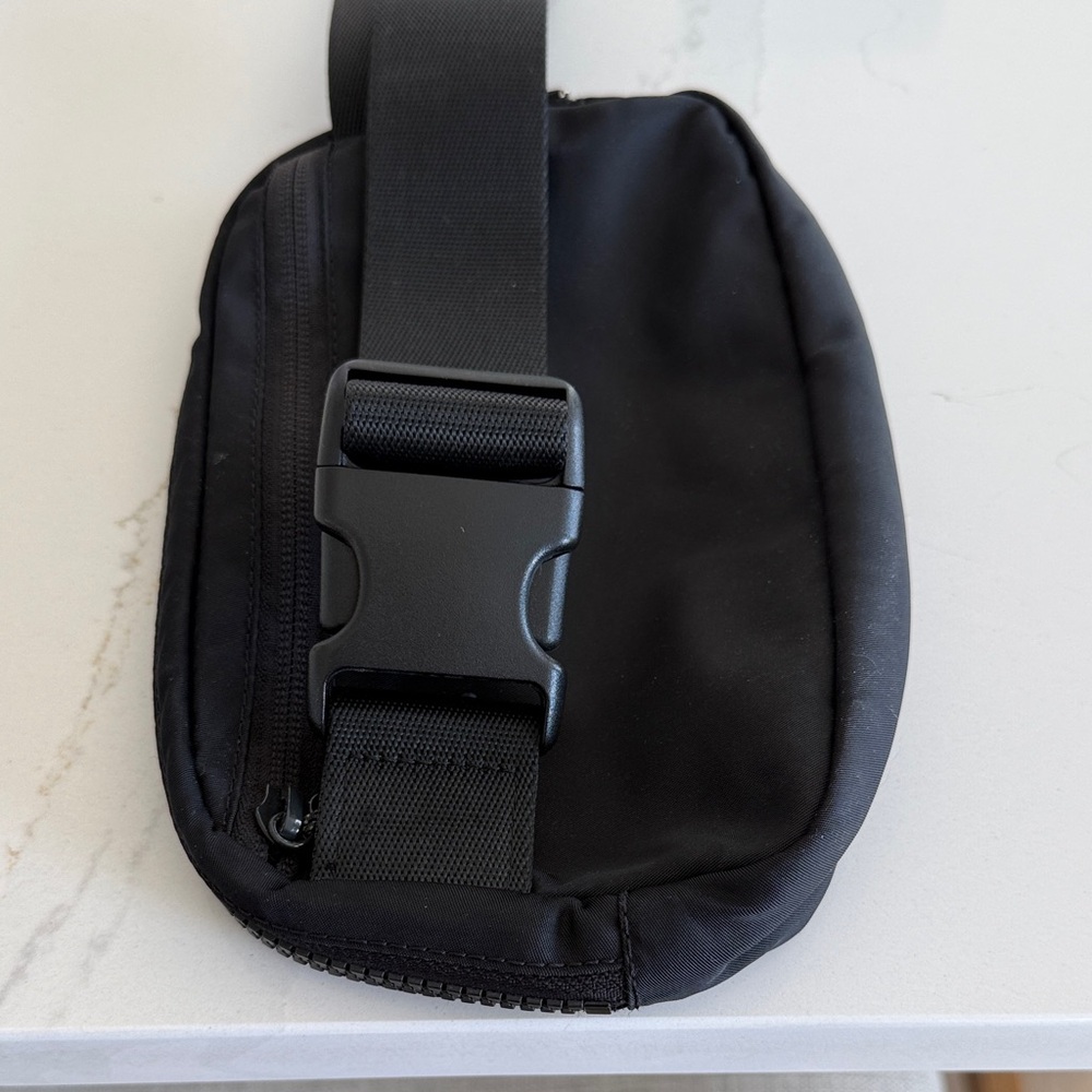 Lululemon Black Belt Bag - Picture 4 of 4